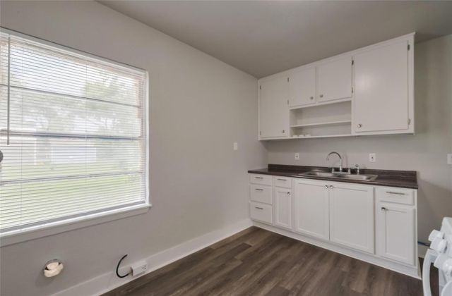 1311 Fred Street, El Campo, TX 77437