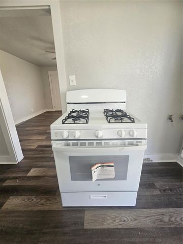 1311 Fred Street, El Campo, TX 77437