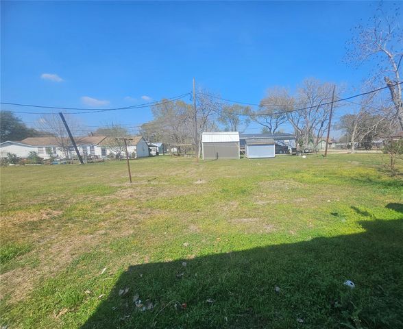 1311 Fred Street, El Campo, TX 77437