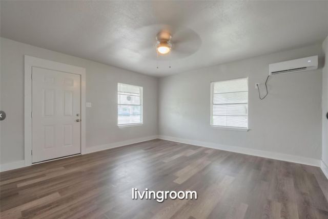 1311 Fred Street, El Campo, TX 77437