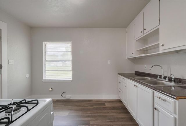 1311 Fred Street, El Campo, TX 77437