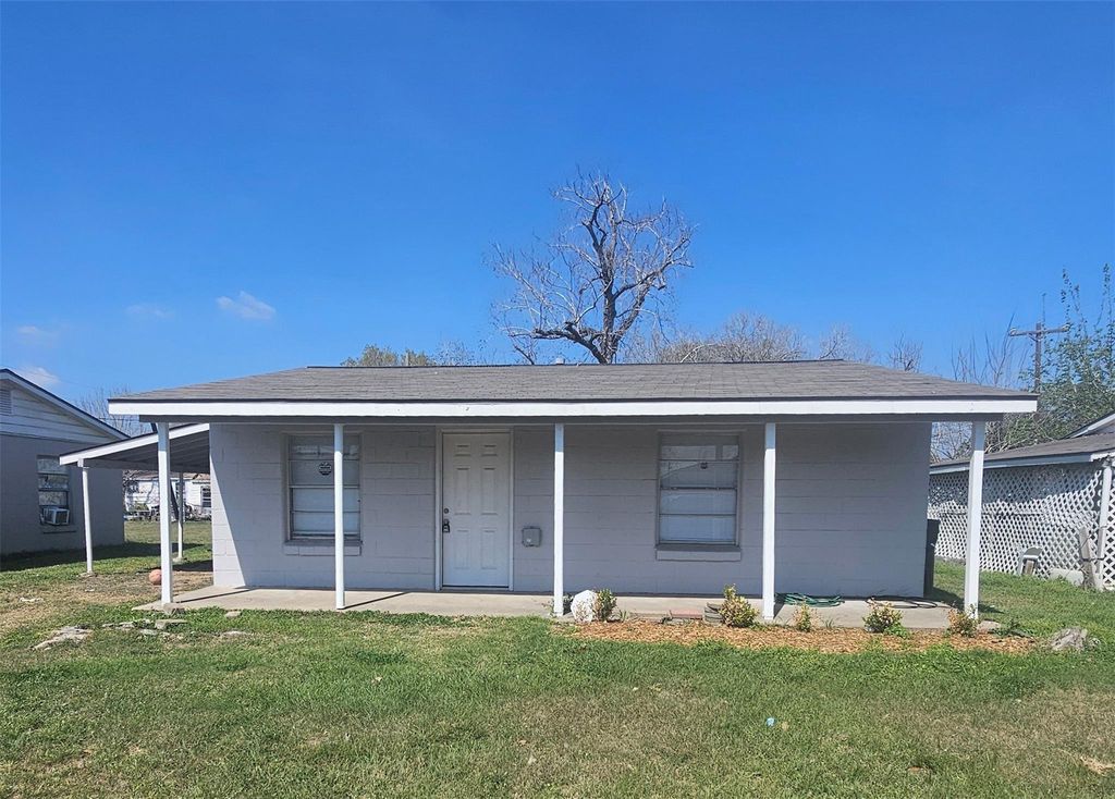1311 Fred Street, El Campo, TX 77437