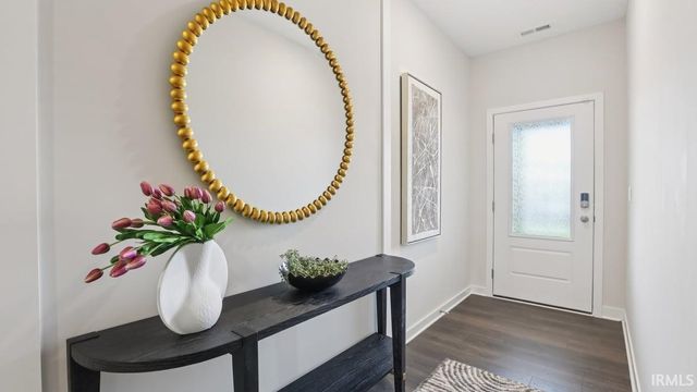 104 N Deer Cliff Run, Fort Wayne, IN 46804