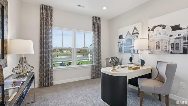 104 N Deer Cliff Run, Fort Wayne, IN 46804