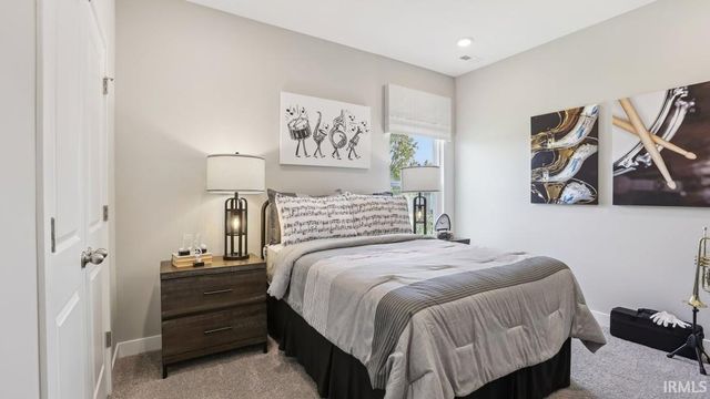 104 N Deer Cliff Run, Fort Wayne, IN 46804