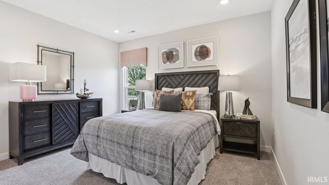 104 N Deer Cliff Run, Fort Wayne, IN 46804