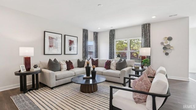 104 N Deer Cliff Run, Fort Wayne, IN 46804