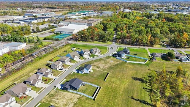 104 N Deer Cliff Run, Fort Wayne, IN 46804