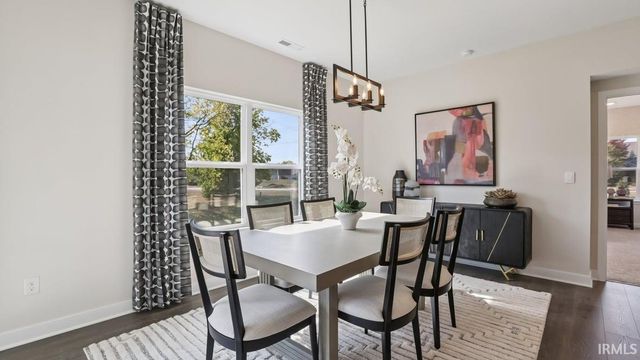 104 N Deer Cliff Run, Fort Wayne, IN 46804