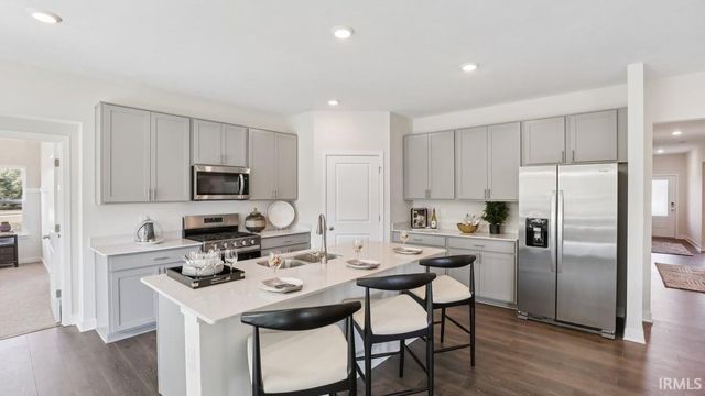 104 N Deer Cliff Run, Fort Wayne, IN 46804