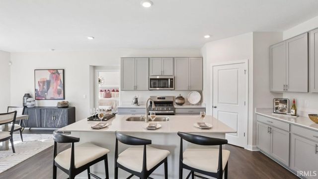 104 N Deer Cliff Run, Fort Wayne, IN 46804