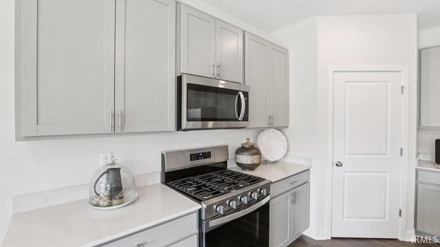 104 N Deer Cliff Run, Fort Wayne, IN 46804