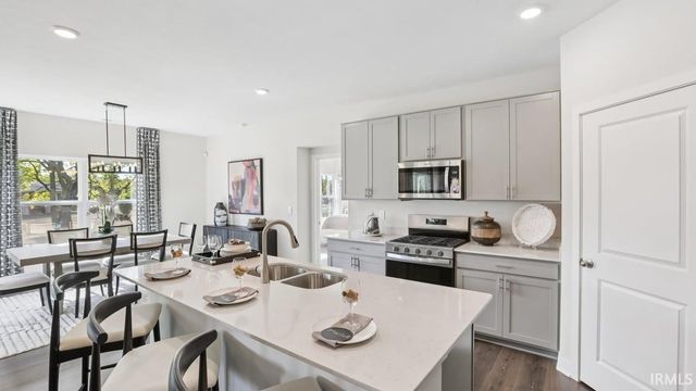 104 N Deer Cliff Run, Fort Wayne, IN 46804