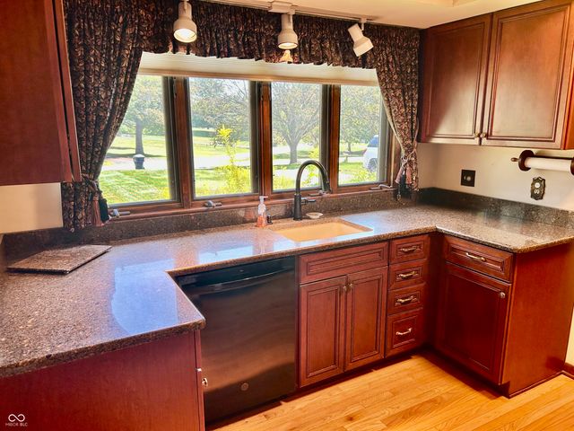 874 S Lakehurst Drive, Franklin, IN 46131