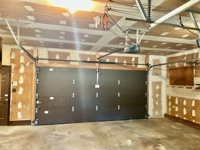 874 S Lakehurst Drive, Franklin, IN 46131