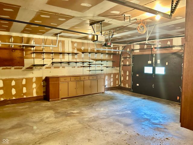 874 S Lakehurst Drive, Franklin, IN 46131