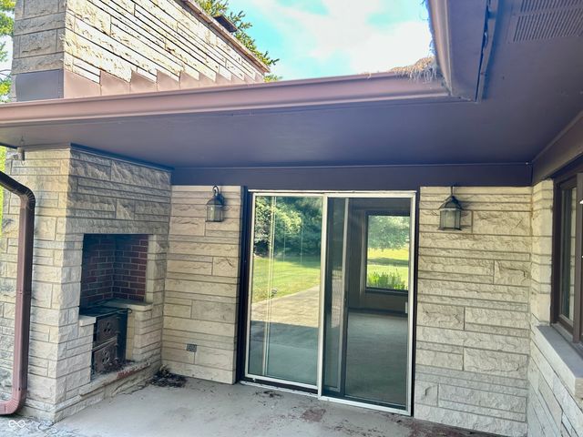 874 S Lakehurst Drive, Franklin, IN 46131