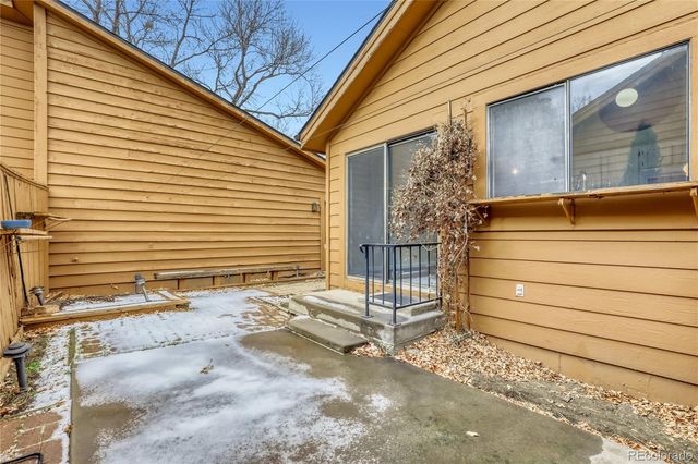 204 S Eagle Circle, Aurora, CO 80012