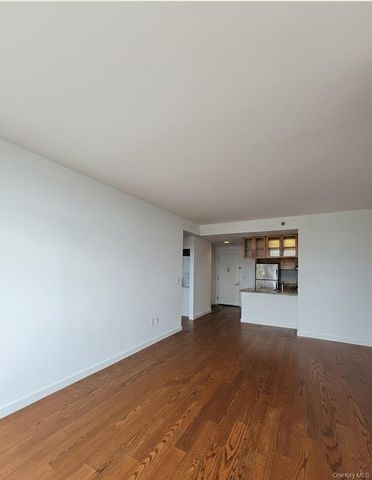 4028 College Point Boulevard 805, Flushing, NY 11354