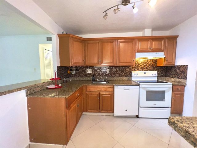 1021 NW 45th Street 4, Deerfield Beach, FL 33064