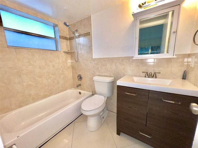 1021 NW 45th Street 4, Deerfield Beach, FL 33064