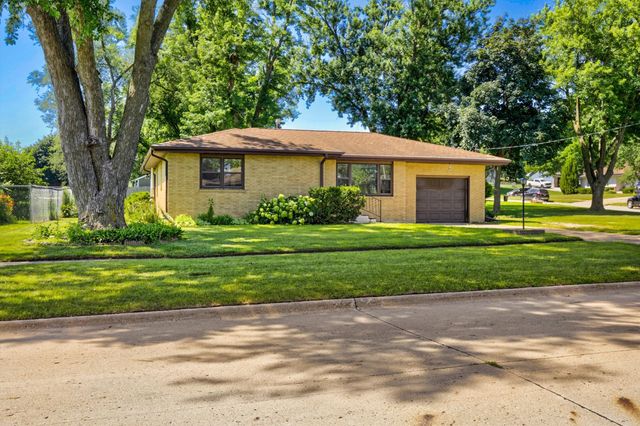 1519 Horse N Buggy Drive, Adel, IA 50003