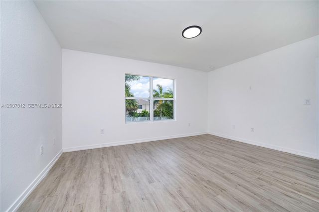 624 NE 5th St, Florida City, FL 33034