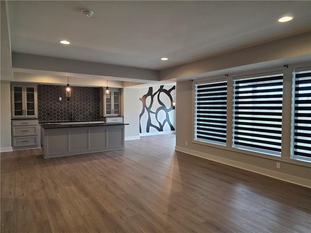 1205 Hampton Drive, Raymore, MO 64083