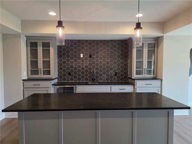 1205 Hampton Drive, Raymore, MO 64083