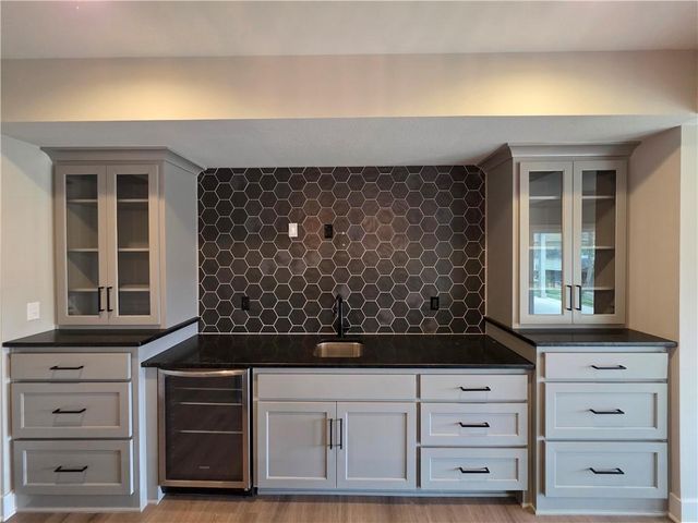1205 Hampton Drive, Raymore, MO 64083