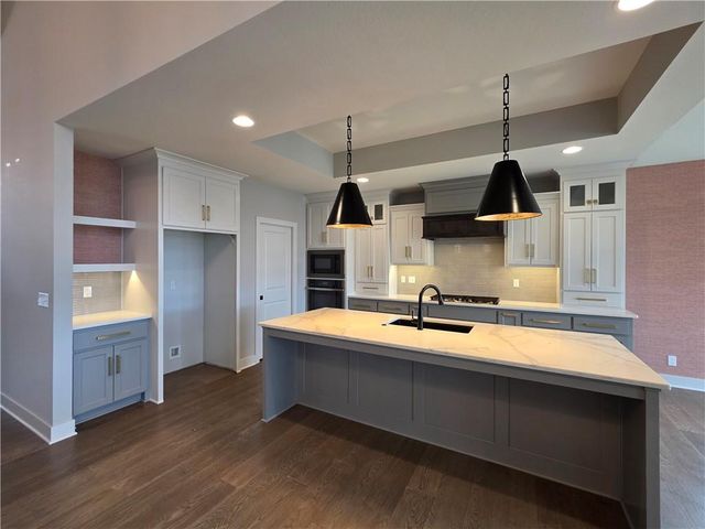 1205 Hampton Drive, Raymore, MO 64083