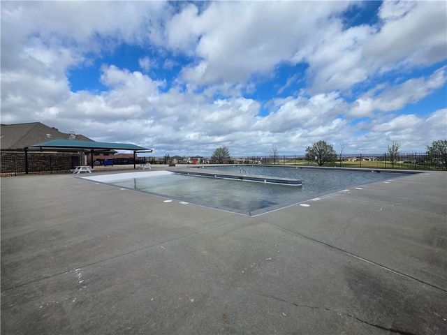 1205 Hampton Drive, Raymore, MO 64083