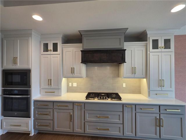1205 Hampton Drive, Raymore, MO 64083