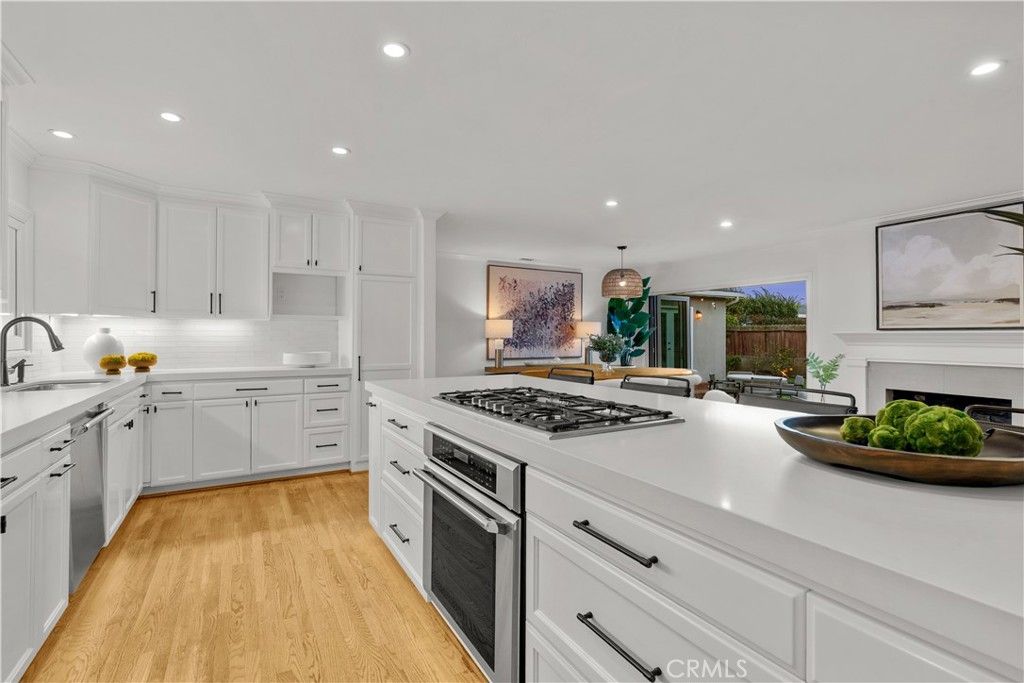 Image 9 of property listing at 1412 Vivian Lane, Newport Beach, CA 92660