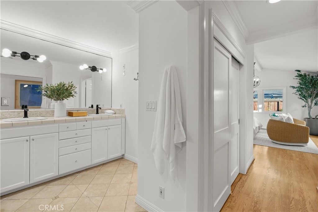 Image 16 of property listing at 1412 Vivian Lane, Newport Beach, CA 92660