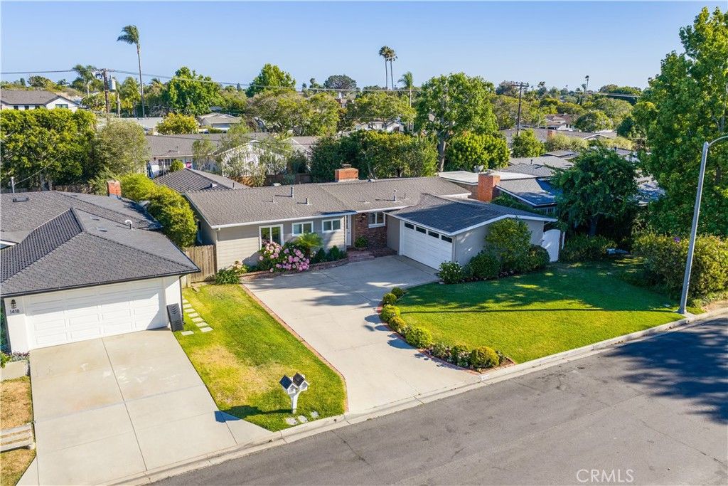 Image 26 of property listing at 1412 Vivian Lane, Newport Beach, CA 92660