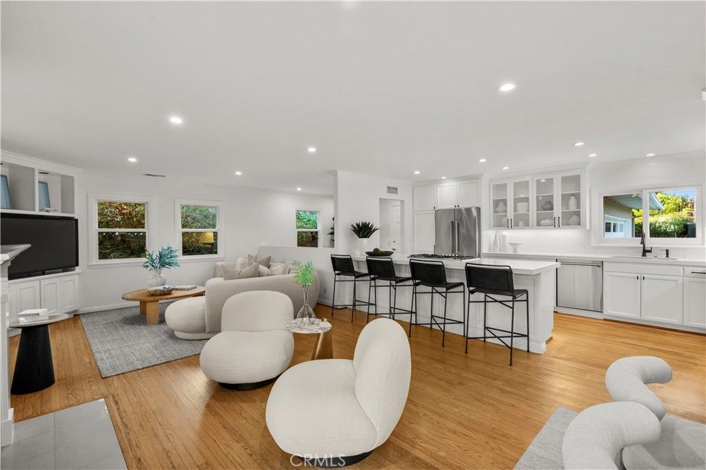 Image 3 of property listing at 1412 Vivian Lane, Newport Beach, CA 92660