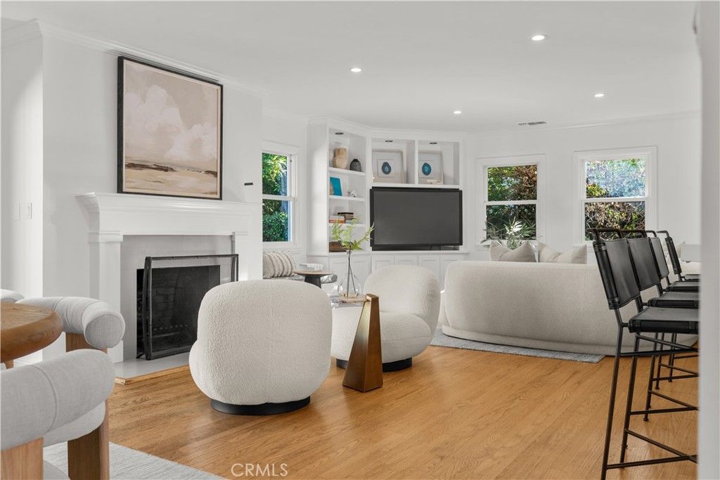 Image 7 of property listing at 1412 Vivian Lane, Newport Beach, CA 92660