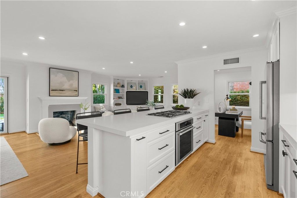 Image 8 of property listing at 1412 Vivian Lane, Newport Beach, CA 92660