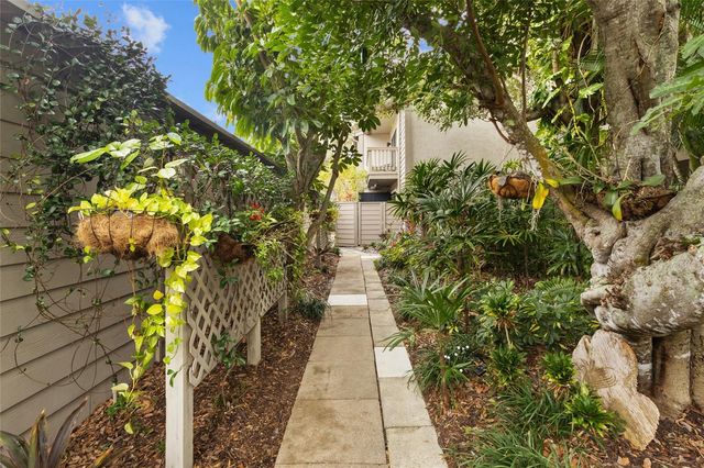 1633 BOATHOUSE CIRCLE 134, Sarasota, FL 34231