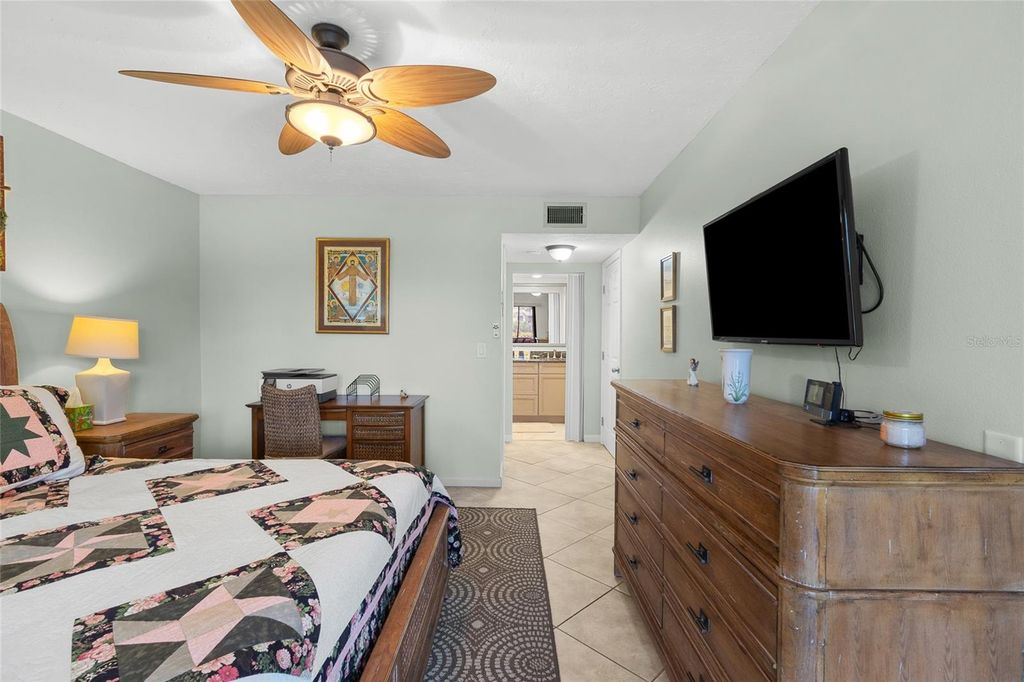 Image 14 of property listing at 1633 BOATHOUSE CIRCLE 134, Sarasota, FL 34231