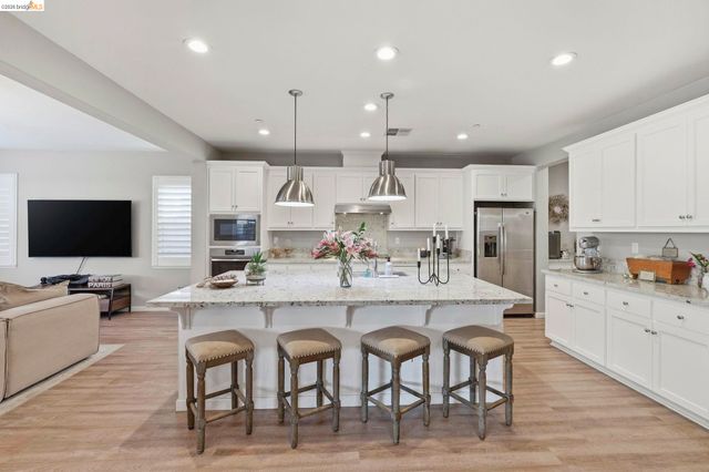 369 Parkfield Way, Oakley, CA 94561