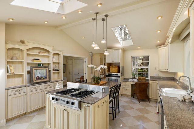 494 Grove Acre, Pacific Grove, CA 93950