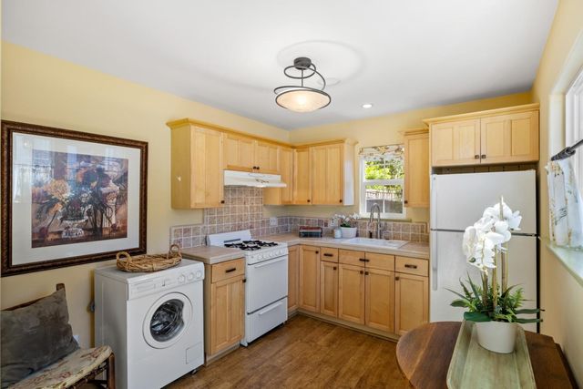 494 Grove Acre, Pacific Grove, CA 93950