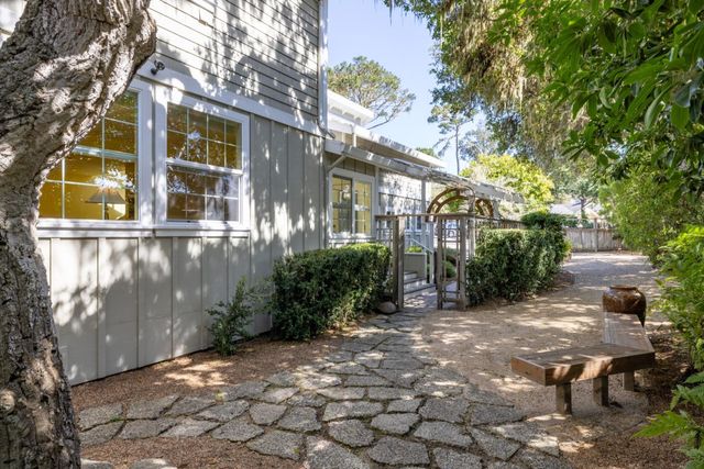 494 Grove Acre, Pacific Grove, CA 93950
