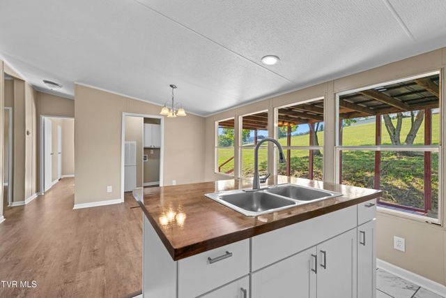 106 Rivershadows Drive, Rogersville, TN 37857