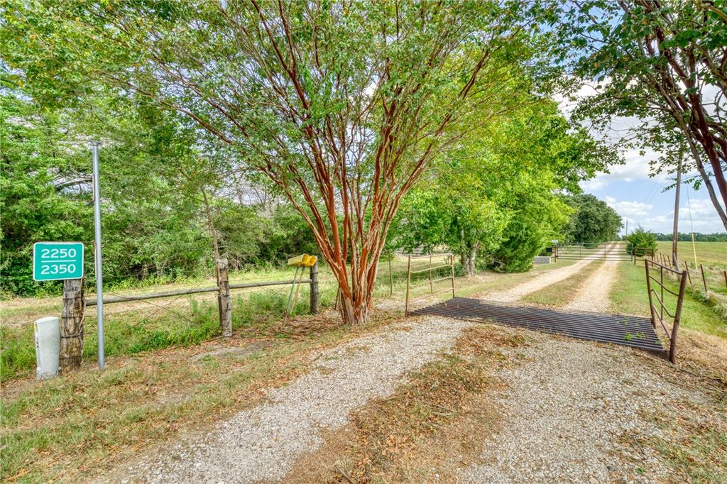 2350 Bryan Place Lane Lane, Hearne, TX 77859 — exterior