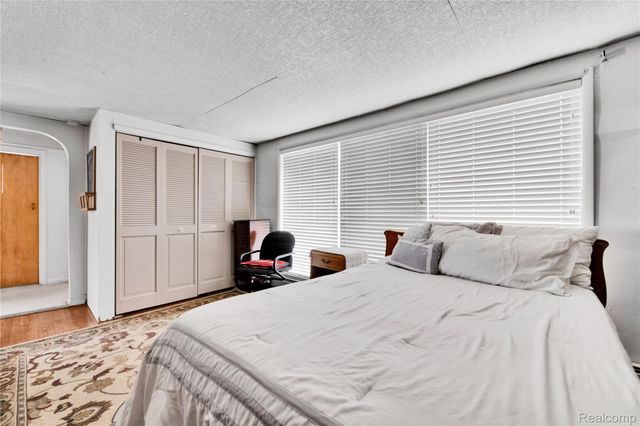 2952 PRYNNE Street, Keego Harbor, MI 48320