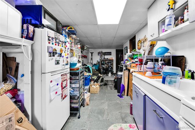 2952 PRYNNE Street, Keego Harbor, MI 48320