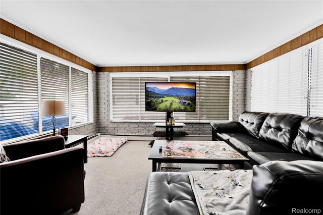 2952 PRYNNE Street, Keego Harbor, MI 48320